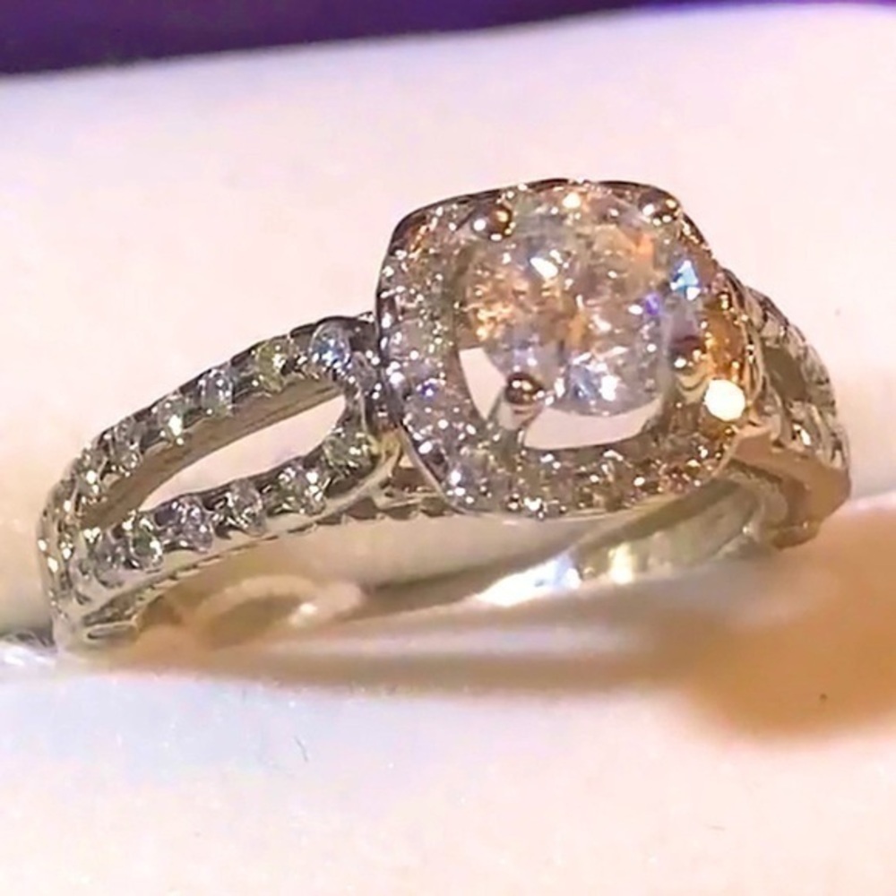 Dimond ring, solid gold beautiful anniversary wedding proposal gift
